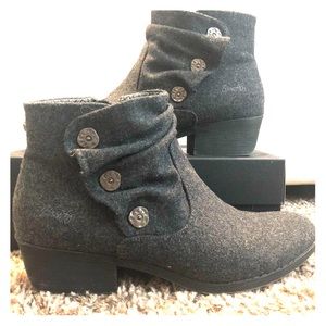 Blowfish Felt Booties Size 11